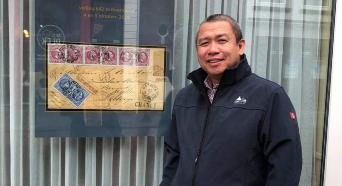 Buat Suwito prangko telah membuatnya bertemu dengan orang-orang baru dari negara seberang